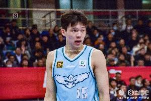 华体会hth注册-请你吃火锅！杨瀚森以场均2.6次盖帽荣膺CBA常规赛盖帽王