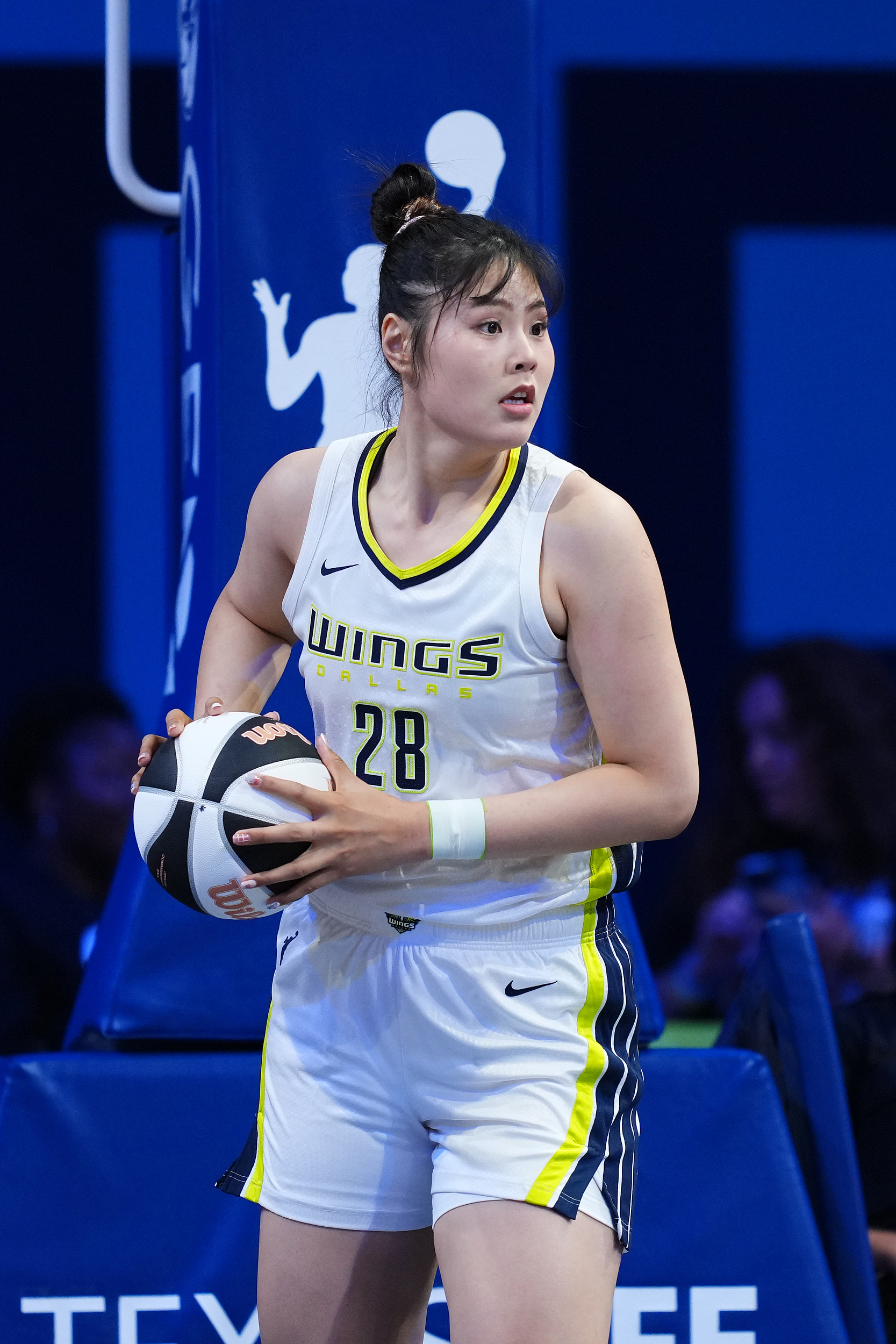 华体会hth注册-李月汝全场仅出战8分钟，4中1拿到3分2盖帽