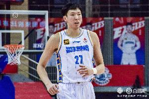 内线绝对优势！周琦12中8拿下19分11板 5前场板