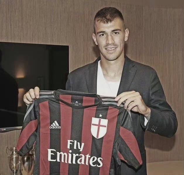 华体会官网-罗马尼奥利庆祝生日|胡安-罗马尼奥利|ac米兰_新浪新闻