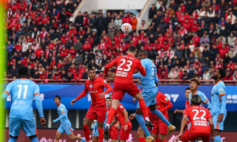 4-1 2-1 1-0 中超疯狂一夜！海港大胜西海岸 蓉城领跑 河南赢玉昆